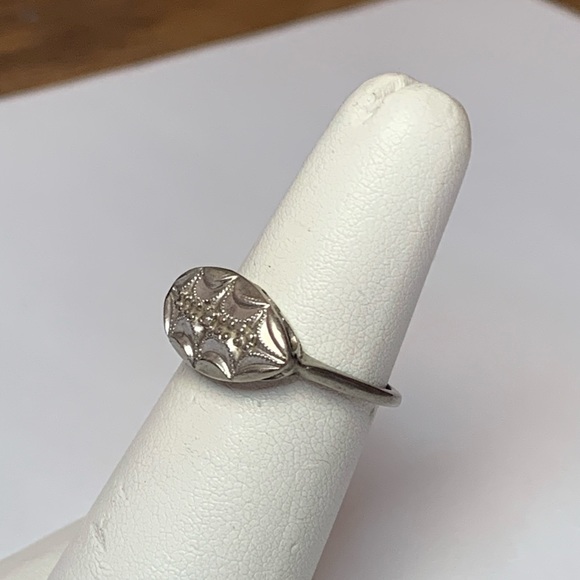 Antique 10k white gold ring with diamond sz 5.5 - Picture 2 of 5